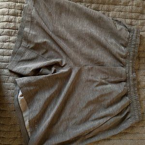 Lululemon Pace Breaker 7" shorts Medium